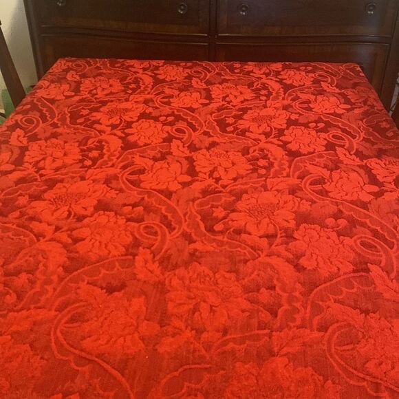 Table Linen Elegant Tapestry Print Rich Red 56” x100” - Picture 4 of 8